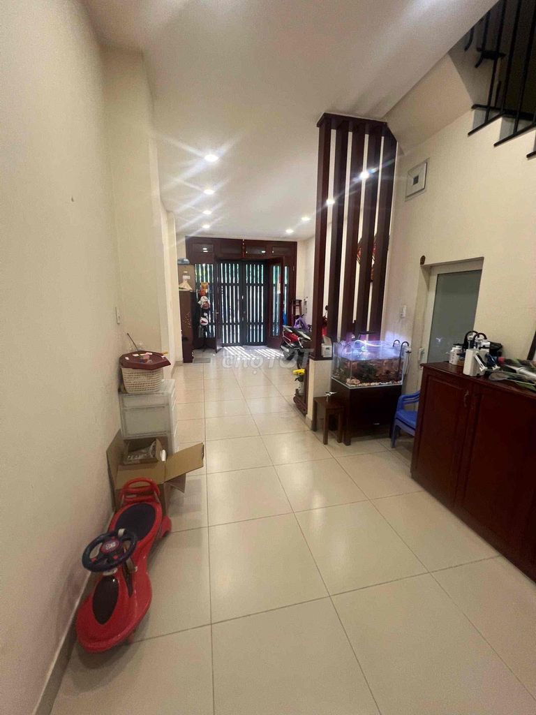 We'll rent the h8m Bàu Cát Tân Bình. area: 4 meters x 18 meters 3 floors at 25 million