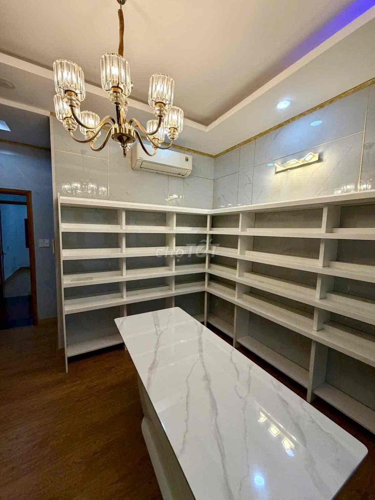 Renting a nice Hhg District 12 p sleeps with 15 million furniture.