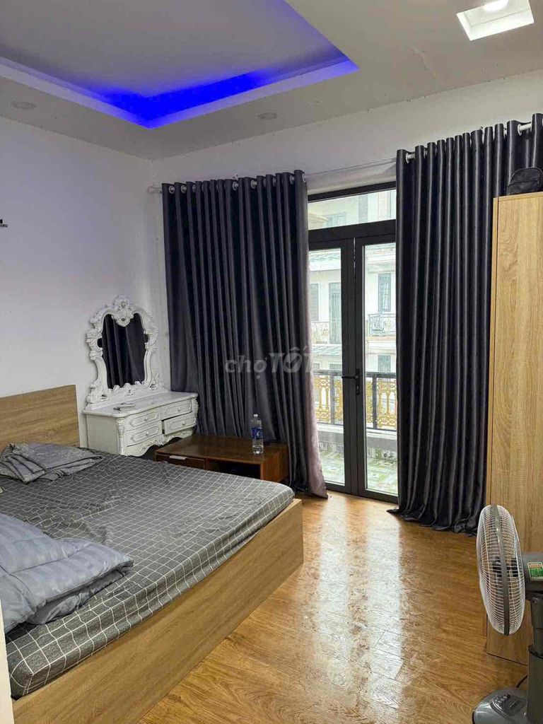 Renting a nice Hhg District 12 p sleeps with 15 million furniture.