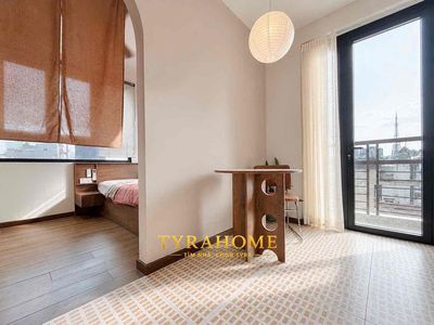 His apartment system is a bulcony bedroom area Bình Thạnh-rich