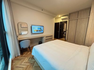A new house-two Feliz En Vista bedroom full of empty furniture for 27 million sacks of pql.