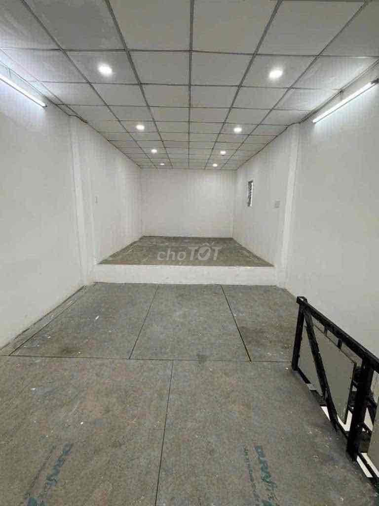 House C4, 5 x 15 meters, Phan Văn Trị, 1801 11, Bình Thạnh