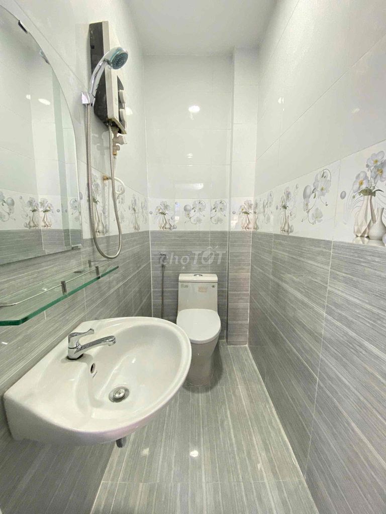 Rent a new two-story Trần Phú District 5.
