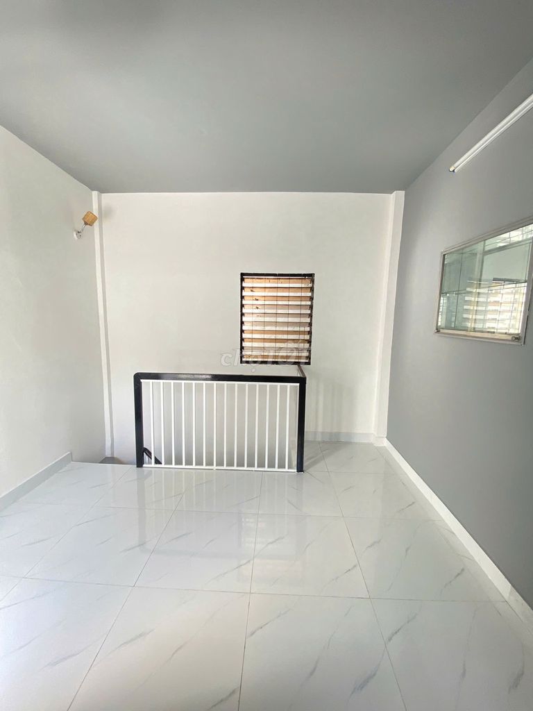 3th floor house: It's including 1 ground + 1 floor plus 1 wave - the area that uses 93 m2 is 14 million.