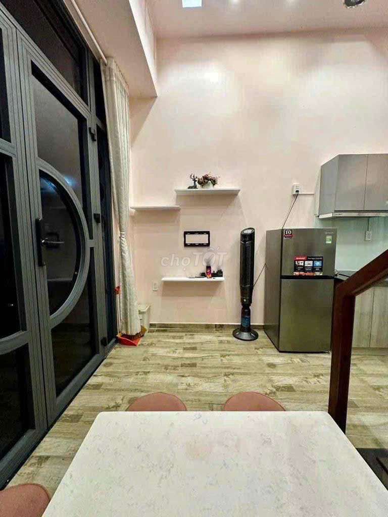 Nice place. Two floors. It's a beautiful house.