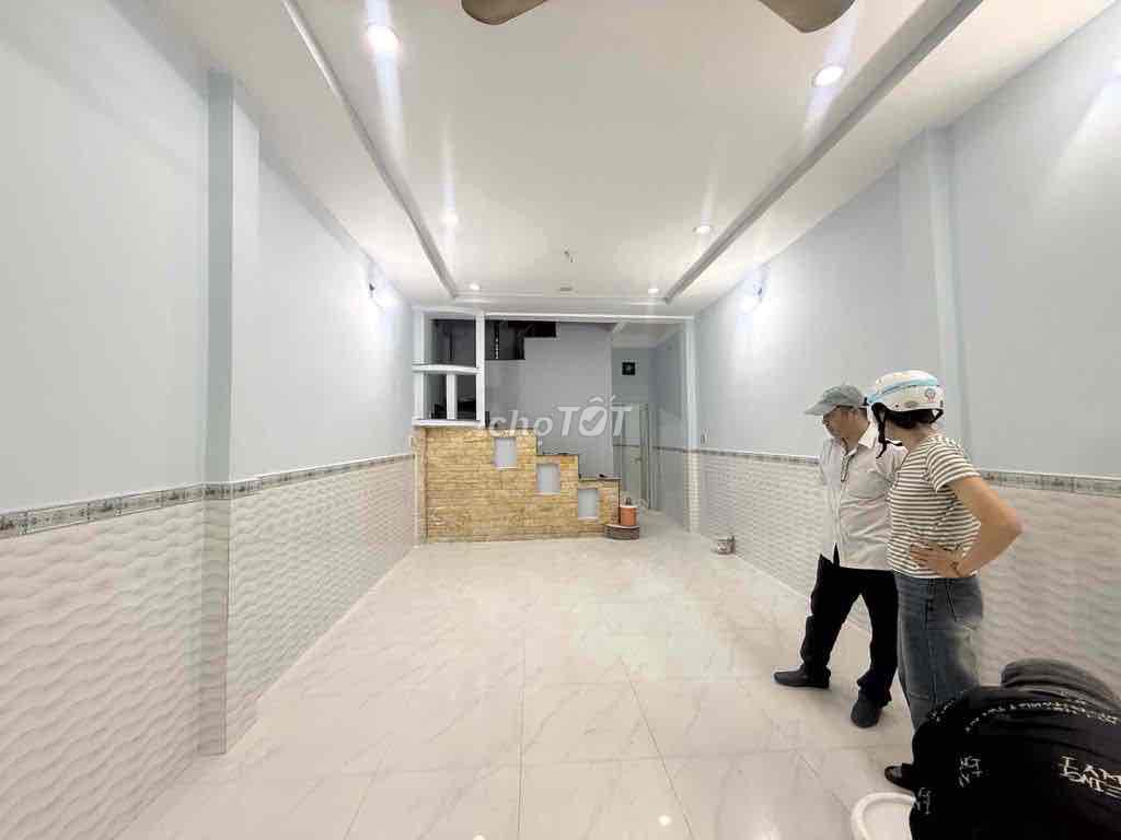 4 x 15 meters renter, 5 M Tân Kỳ Tân Quý. Three bedrooms, two toilets.