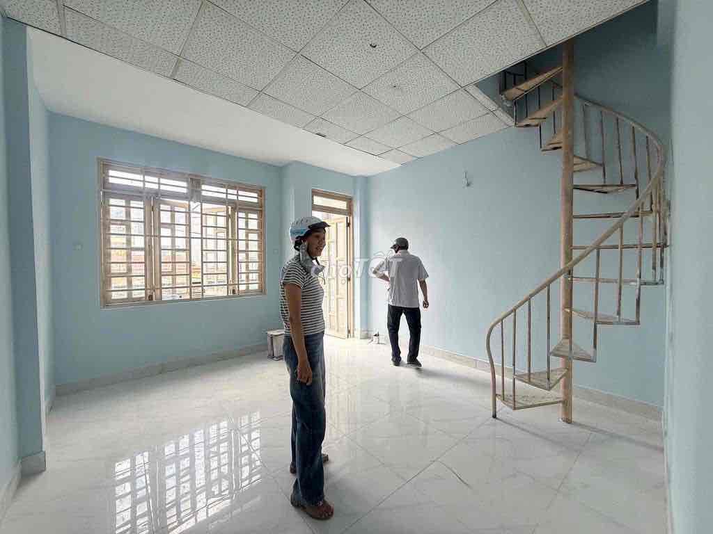 4 x 15 meters renter, 5 M Tân Kỳ Tân Quý. Three bedrooms, two toilets.