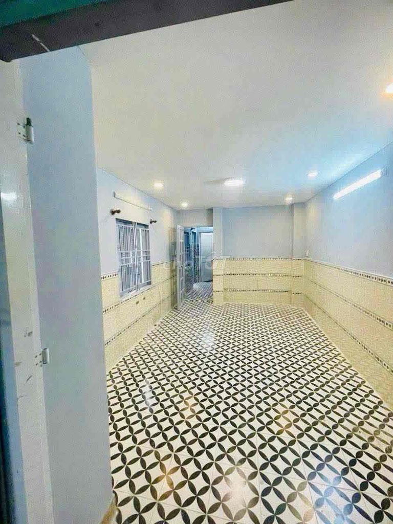 Rent Huỳnh Văn Bánh Phú Nhuận - 3 bedrooms - 3 toilets - 16 million a month