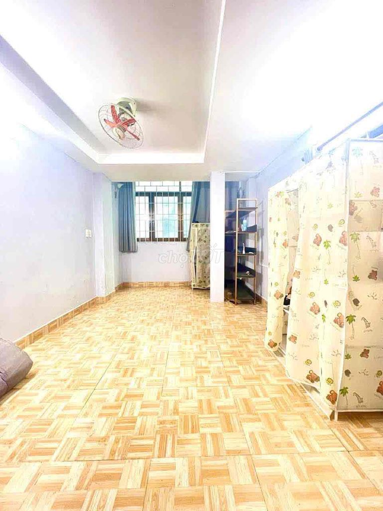 Rent Huỳnh Văn Bánh Phú Nhuận - 3 bedrooms - 3 toilets - 16 million a month