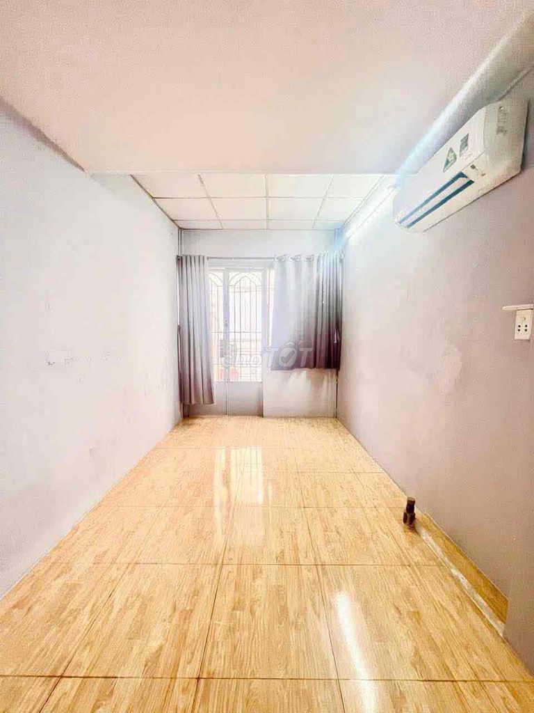 Rent Huỳnh Văn Bánh Phú Nhuận - 3 bedrooms - 3 toilets - 16 million a month