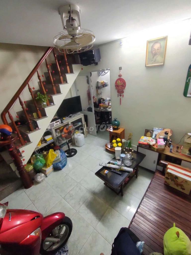Rent an Rs2. 1 st. 2rd floor. Two bedrooms.