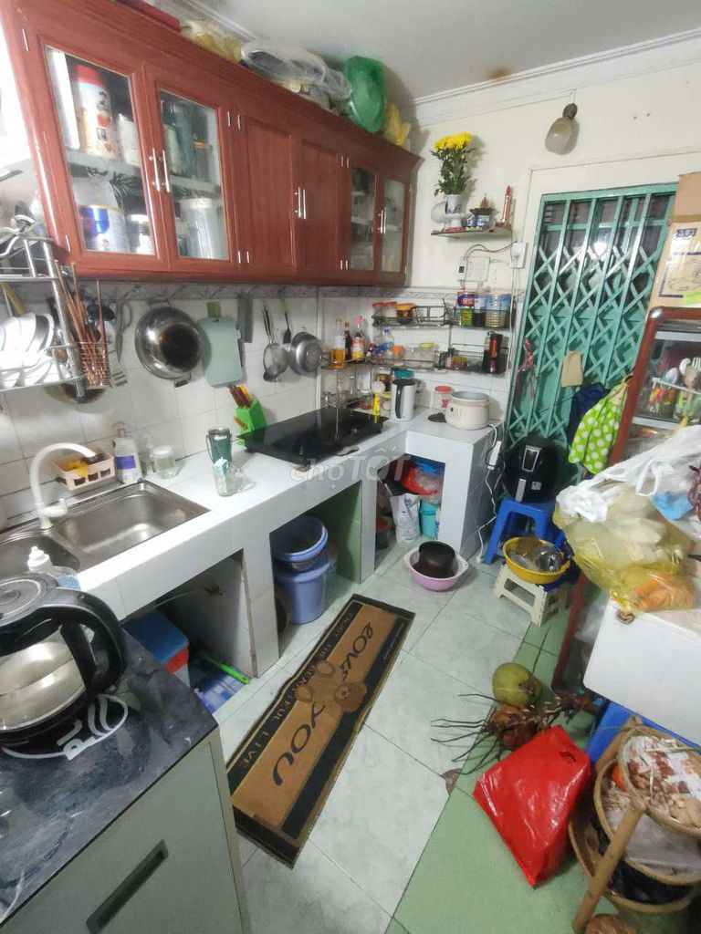 Rent an Rs2. 1 st. 2rd floor. Two bedrooms.