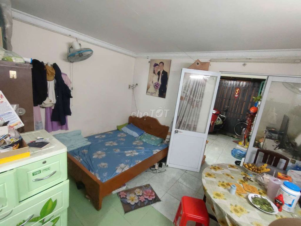 Rent an Rs2. 1 st. 2rd floor. Two bedrooms.