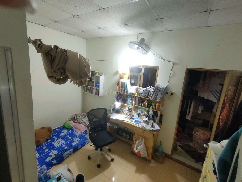 Rent an Rs2. 1 st. 2rd floor. Two bedrooms.