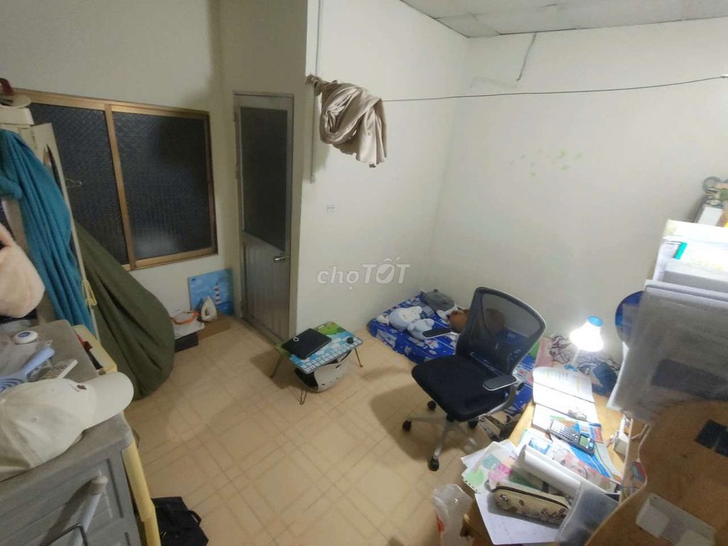 Rent an Rs2. 1 st. 2rd floor. Two bedrooms.