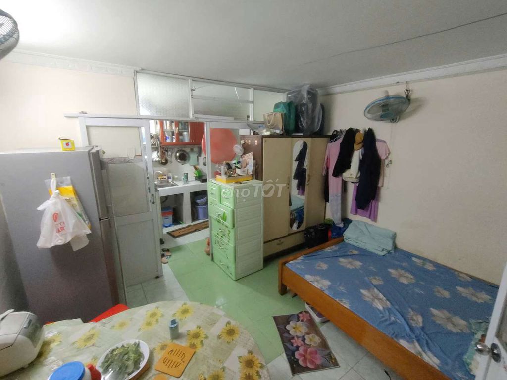 Rent an Rs2. 1 st. 2rd floor. Two bedrooms.