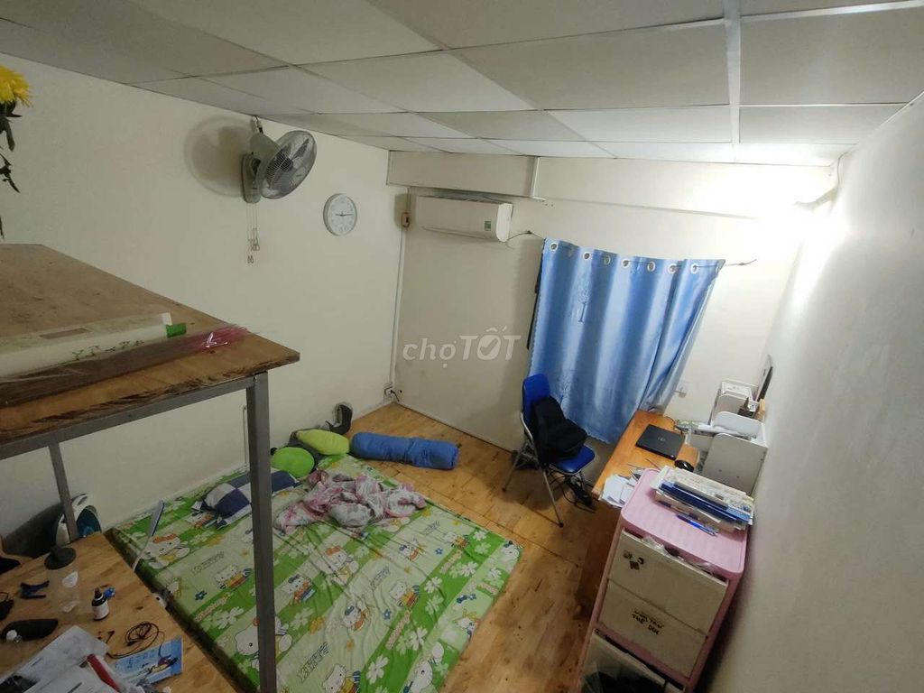 Rent an Rs2. 1 st. 2rd floor. Two bedrooms.