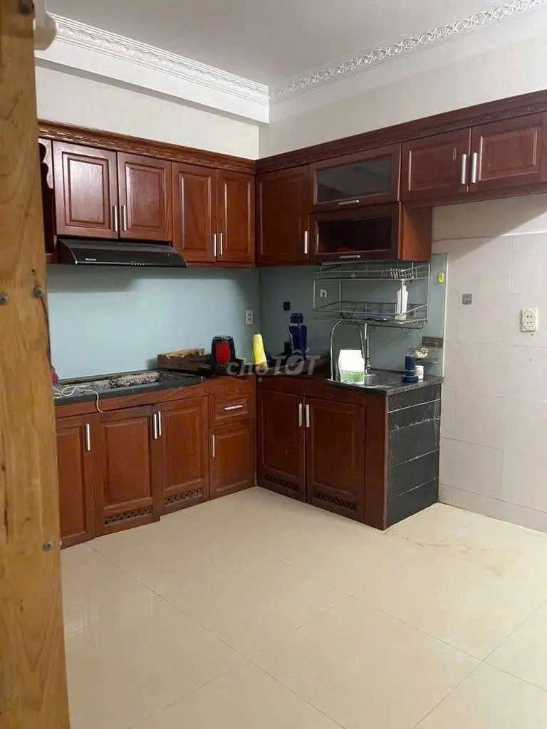Nice place. 6 M-3 bedrooms.