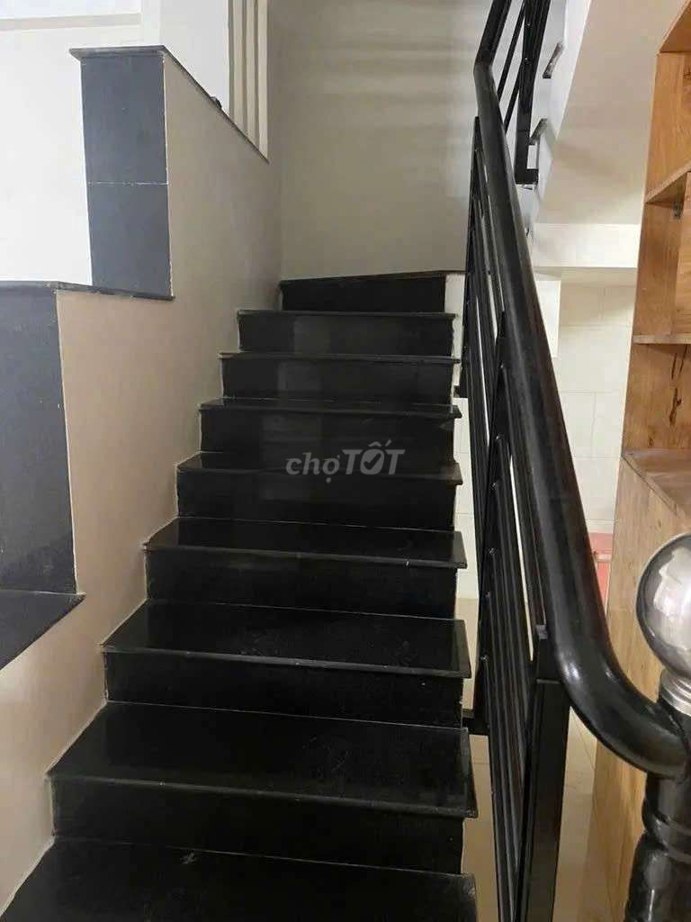 Nice place. 6 M-3 bedrooms.