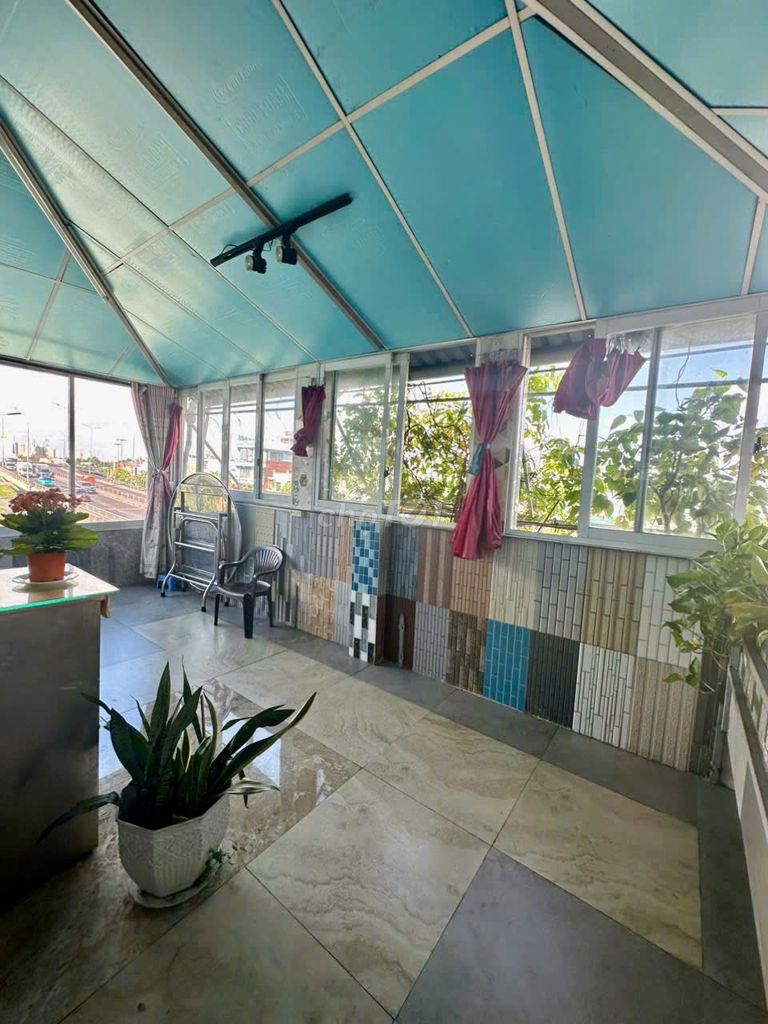 Rent a cash house in District 12.