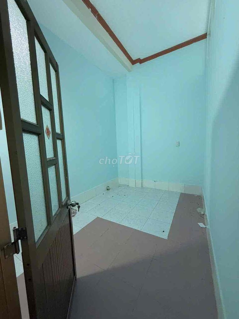 1 st 5 x 182 bedrooms, open living room 297 plb