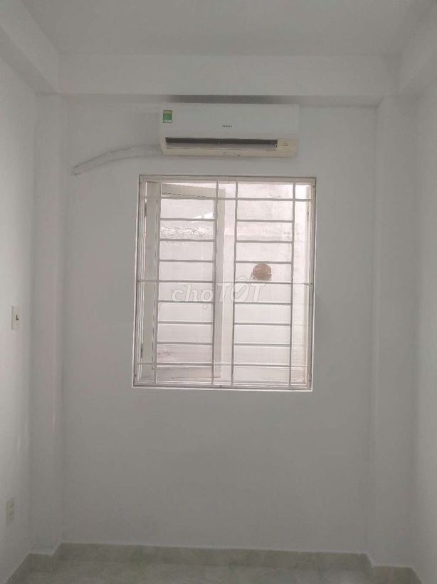 5th floor of the Tô Hiến Thành alley bedroom in the 10th.