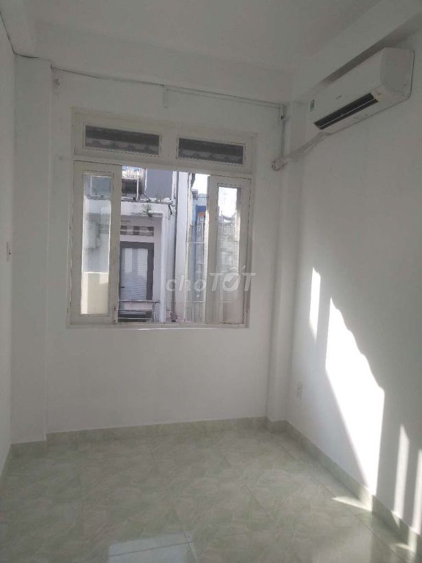 5th floor of the Tô Hiến Thành alley bedroom in the 10th.