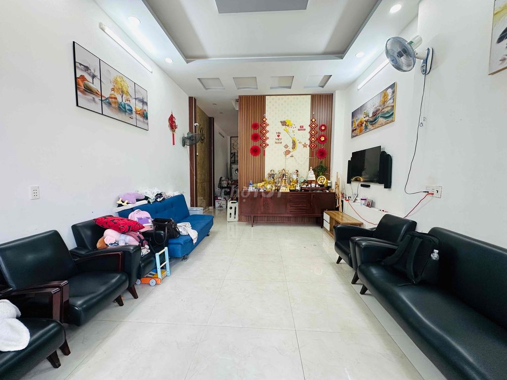 11 million - Choo # 3 floors 3 m/3 bedroom opposite Gimple