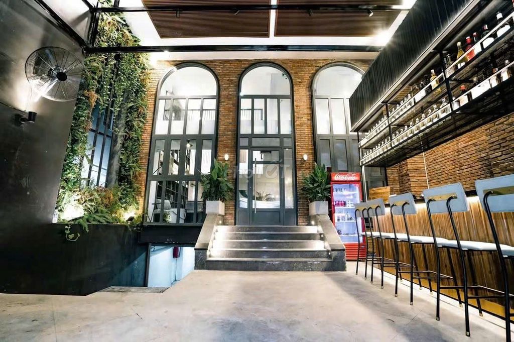 Rent a 20-22-24 parapet park, District 1-- 10 M, which has a courtyard-- 45 million.