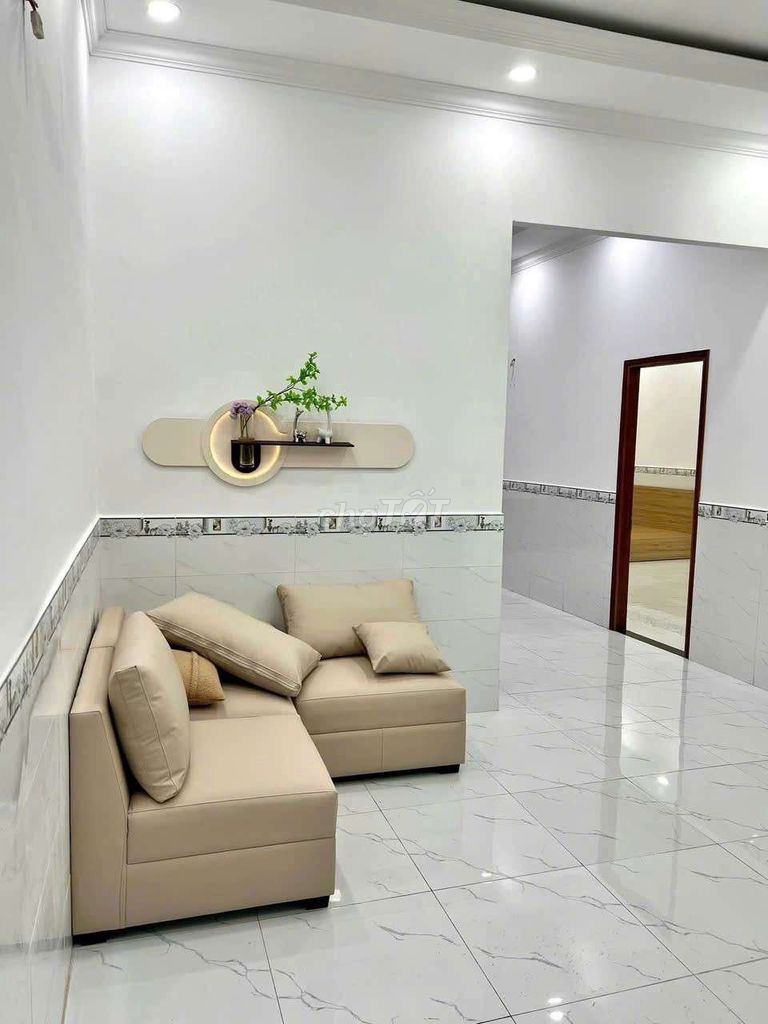 There's an internal building. 95 meters behind. 8 meters Huỳnh Tấn Phát near District 4