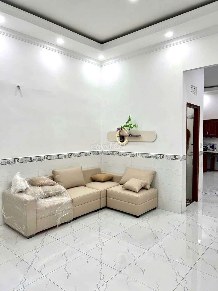 There's an internal building. 95 meters behind. 8 meters Huỳnh Tấn Phát near District 4