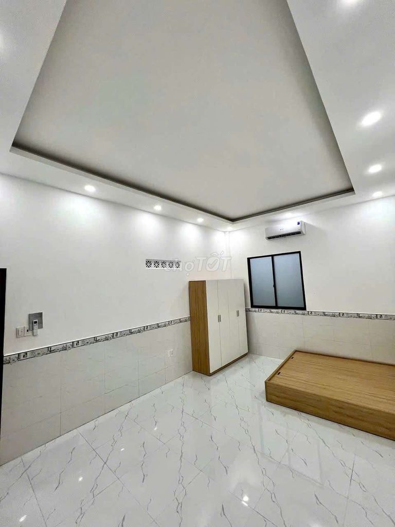 There's an internal building. 95 meters behind. 8 meters Huỳnh Tấn Phát near District 4