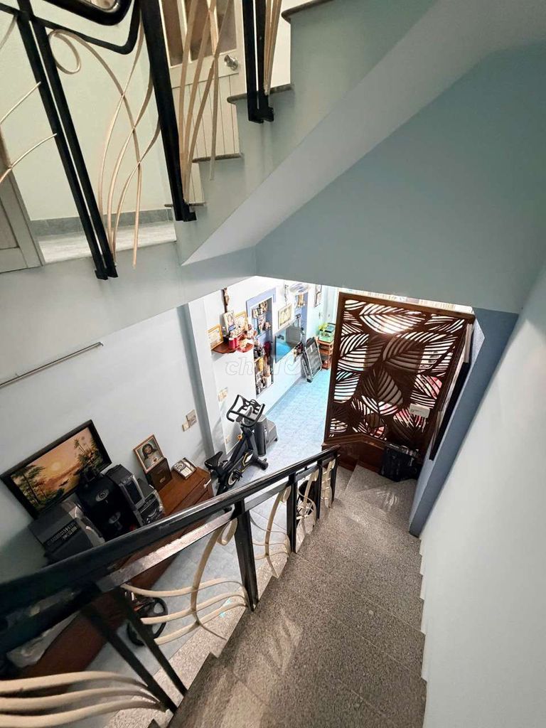 Hot, 3 story house, 922 cm car alley, 95 f5, 3 bedrooms, 4 closed toilets, full interior