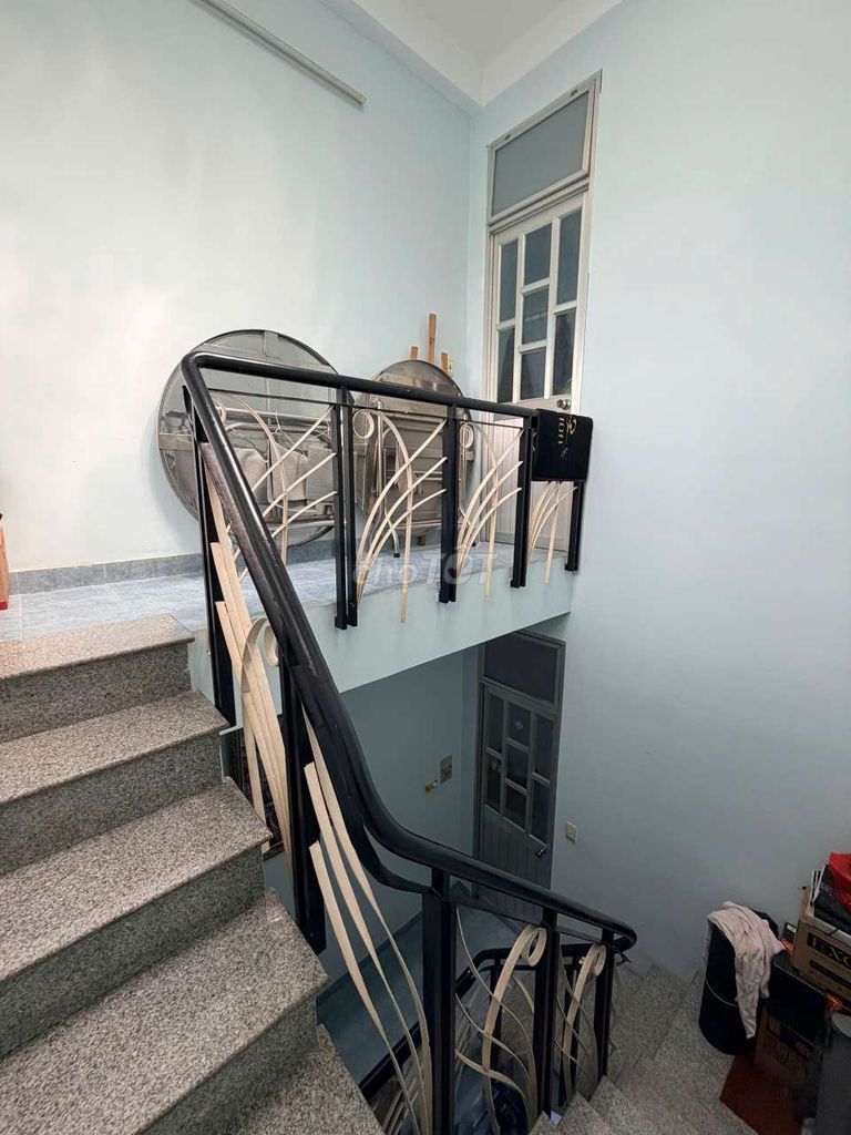 Hot, 3 story house, 922 cm car alley, 95 f5, 3 bedrooms, 4 closed toilets, full interior