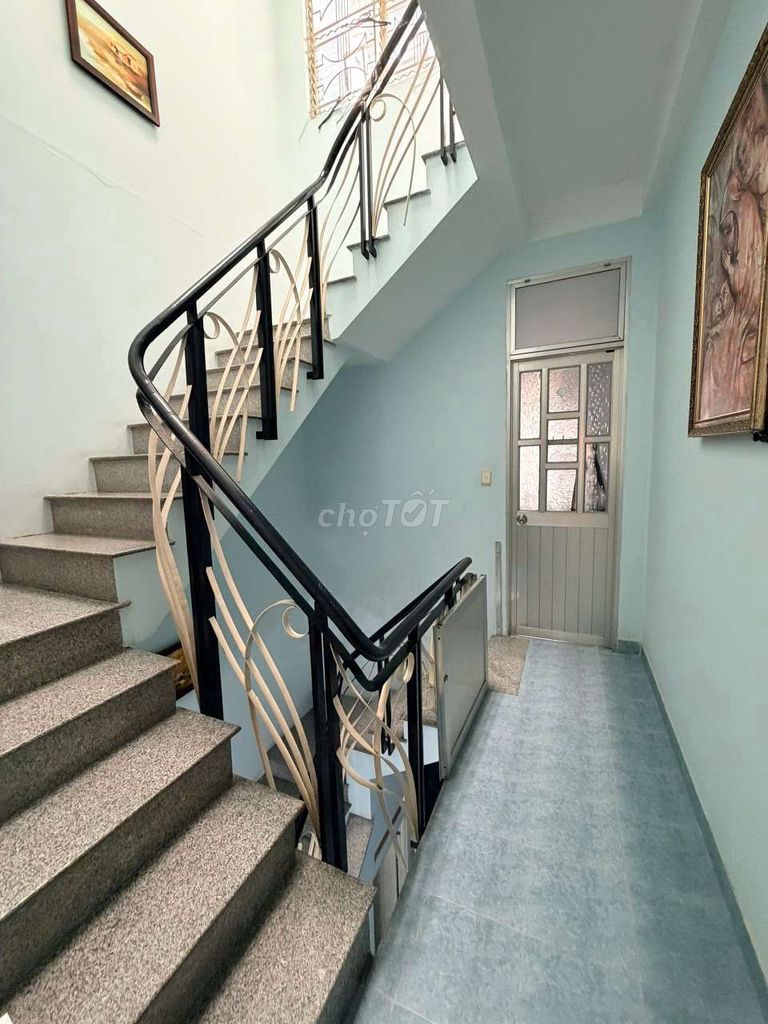Hot, 3 story house, 922 cm car alley, 95 f5, 3 bedrooms, 4 closed toilets, full interior