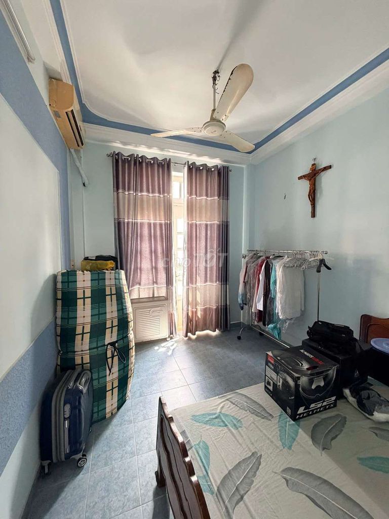 Hot, 3 story house, 922 cm car alley, 95 f5, 3 bedrooms, 4 closed toilets, full interior