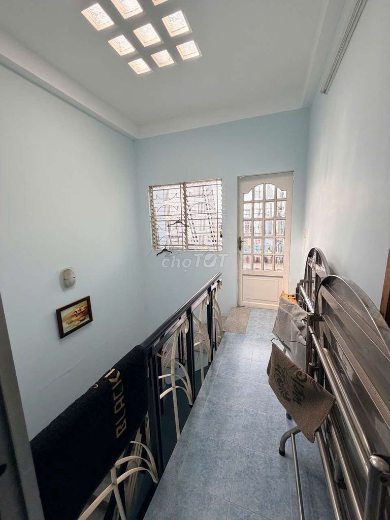 Hot, 3 story house, 922 cm car alley, 95 f5, 3 bedrooms, 4 closed toilets, full interior