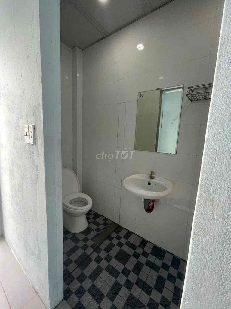 The two bedrooms are 68 meters wide, 8 million a month, old ql13, Hiệp Bình Phước.