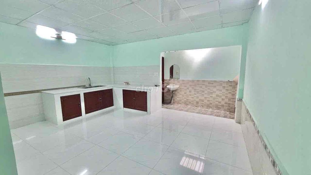 We'll rent a house. Two bedrooms. Five-foot-15mm Huỳnh Tấn Phát.