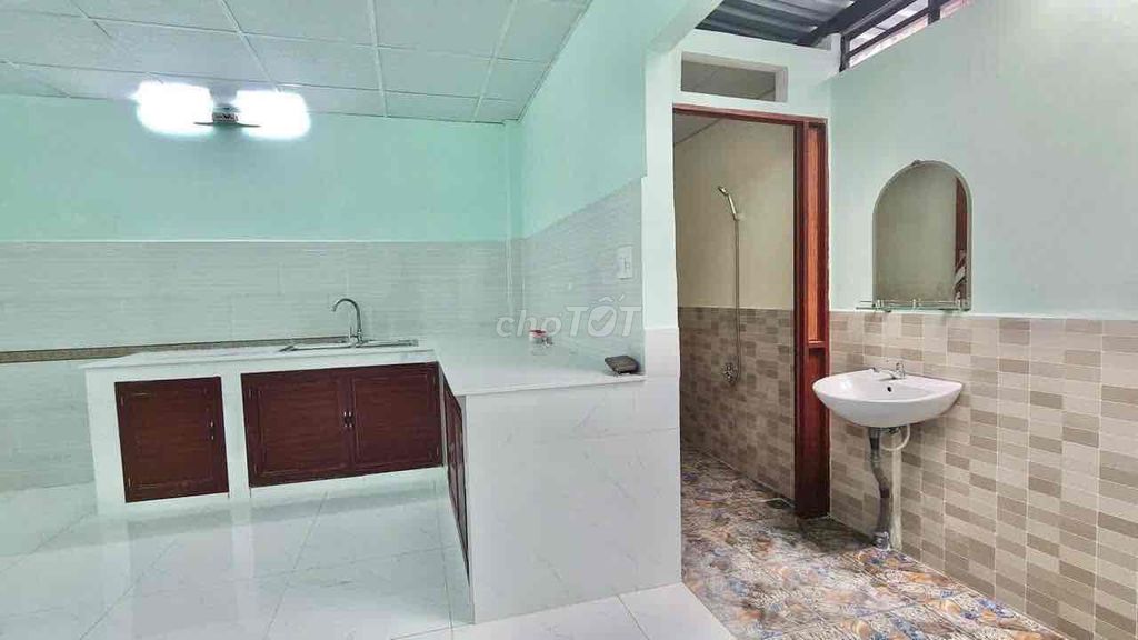 We'll rent a house. Two bedrooms. Five-foot-15mm Huỳnh Tấn Phát.