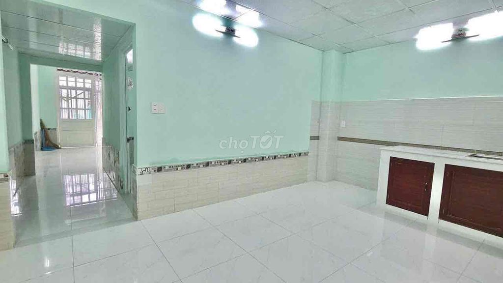We'll rent a house. Two bedrooms. Five-foot-15mm Huỳnh Tấn Phát.