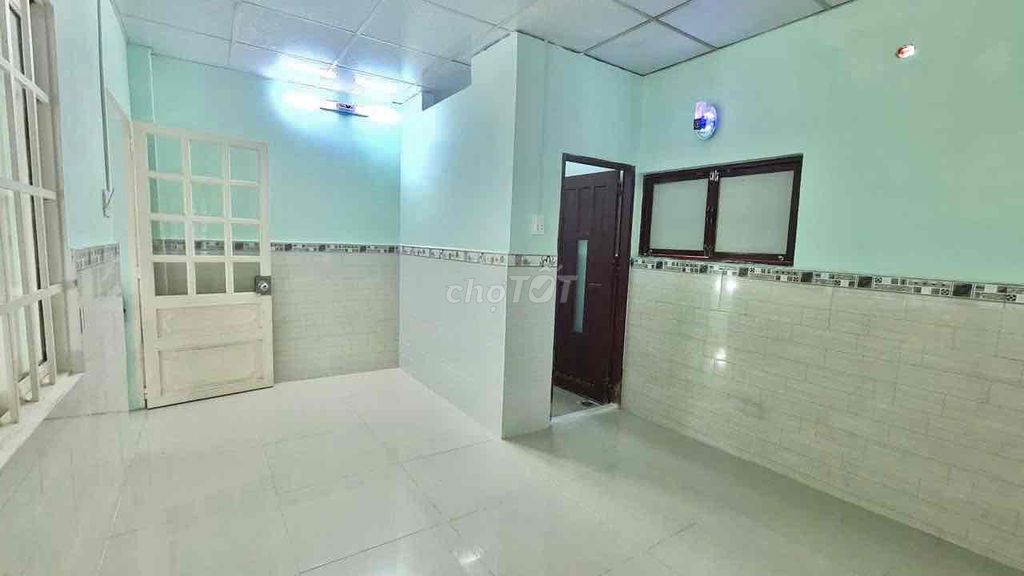 We'll rent a house. Two bedrooms. Five-foot-15mm Huỳnh Tấn Phát.