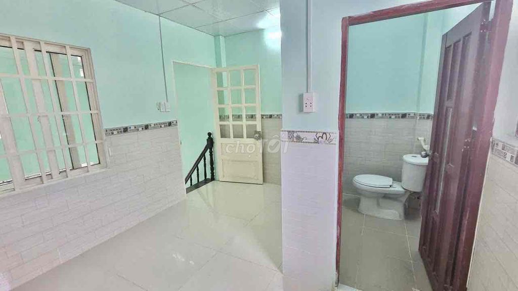 We'll rent a house. Two bedrooms. Five-foot-15mm Huỳnh Tấn Phát.