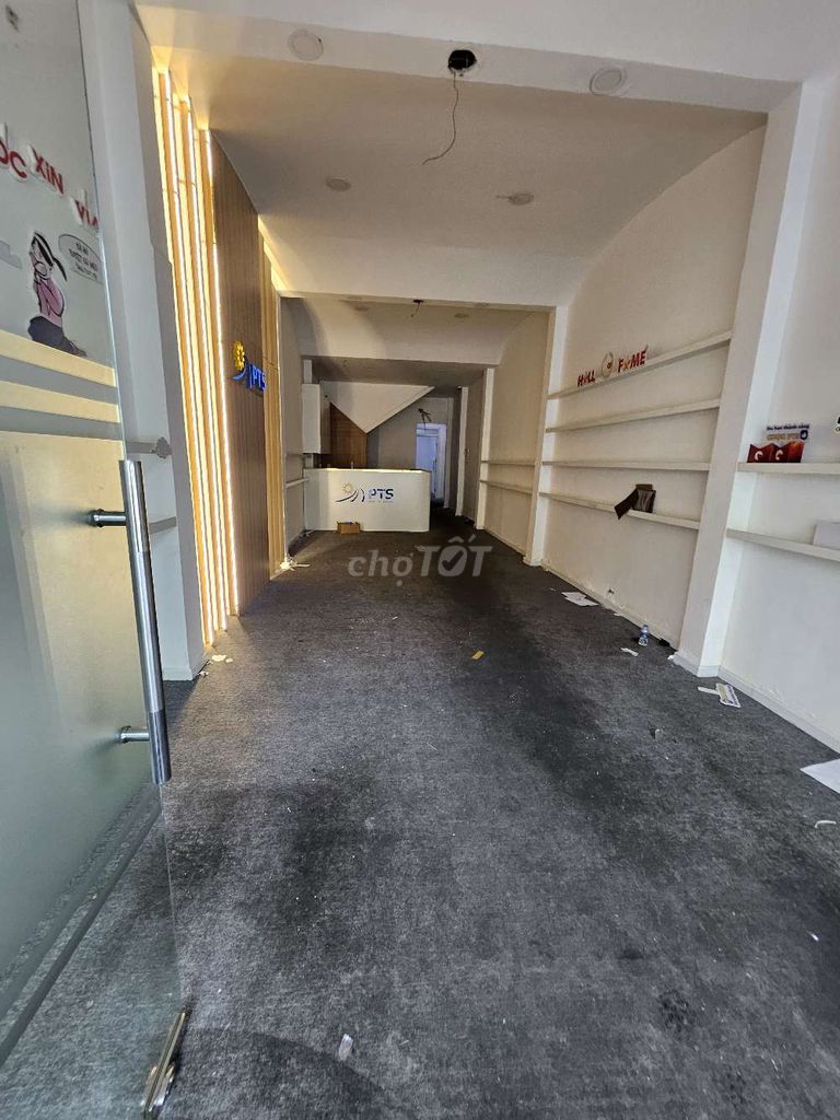 I rented the whole place as a service apartment: 70 ft. 1 55 T.