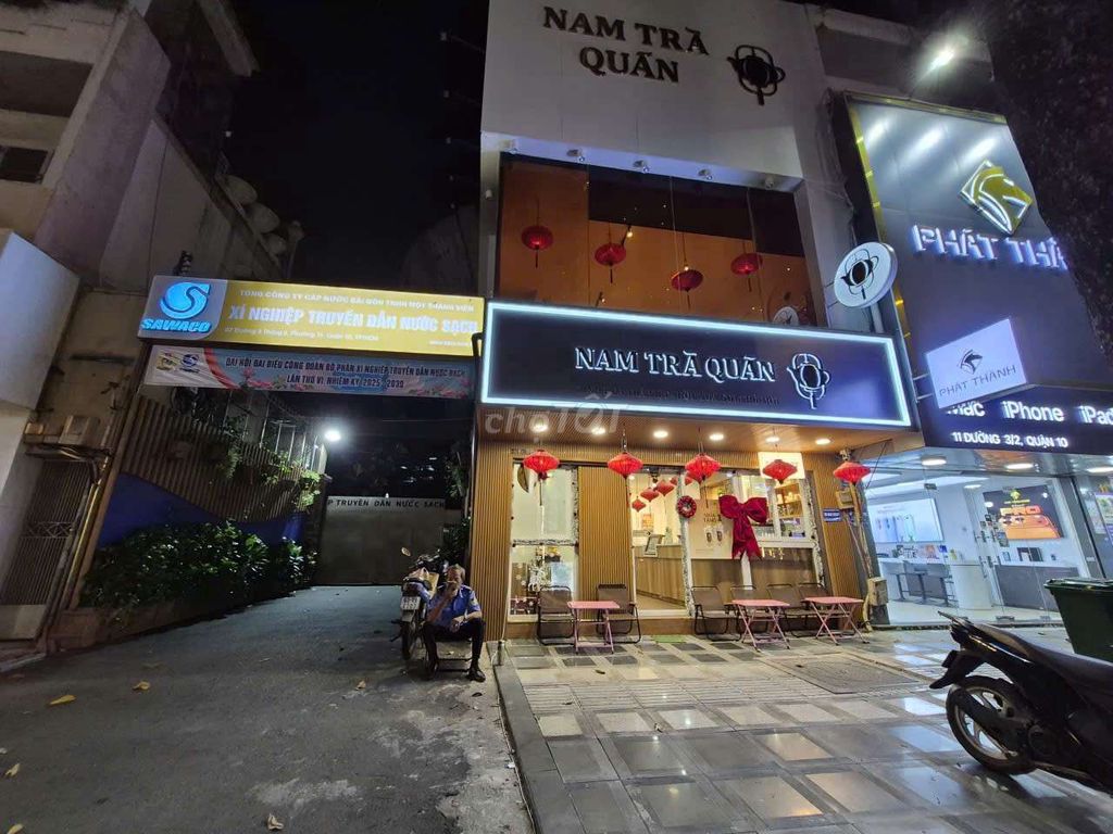 Sold or rented: 9-11 Bok Street opposite the galaxy costs 25 million a month.