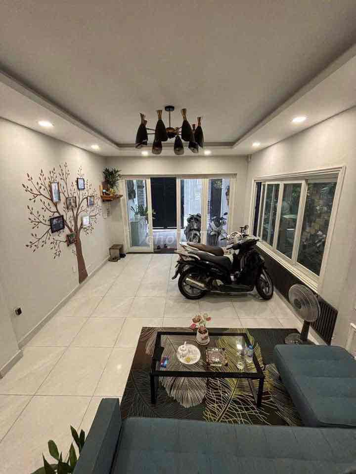 4.8 x18 M, full interior Trần Bình Trọng, Escalation 5, limit