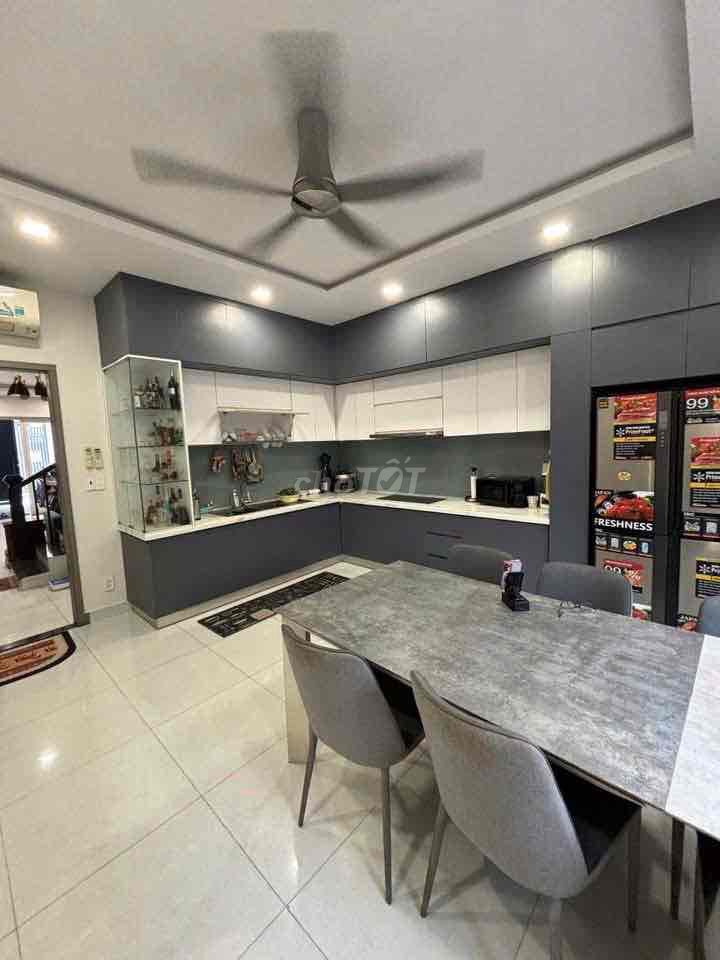 4.8 x18 M, full interior Trần Bình Trọng, Escalation 5, limit