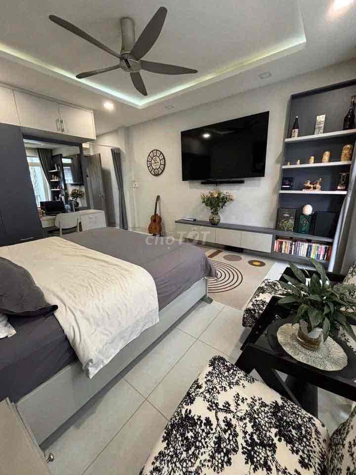 4.8 x18 M, full interior Trần Bình Trọng, Escalation 5, limit