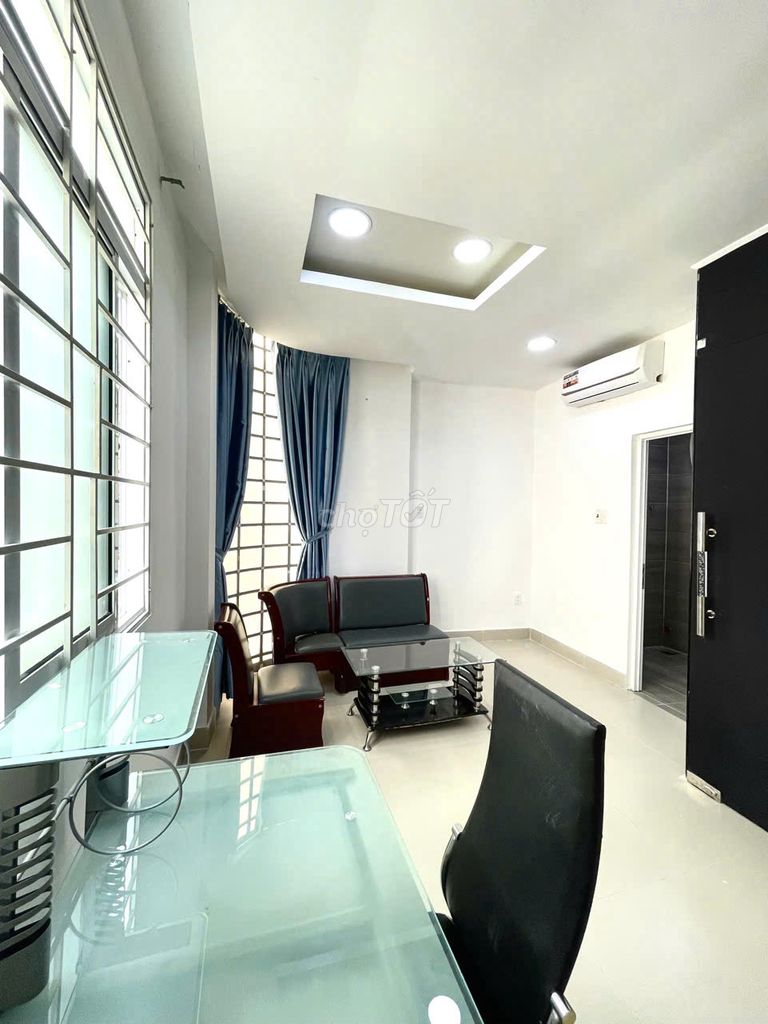 Renting a new home full of holes, Regis 15, District 10