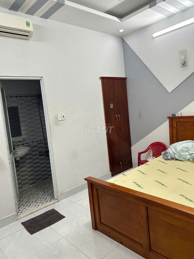 Renting a three-story new house full of phường tân chánh hiệp furniture District 12.